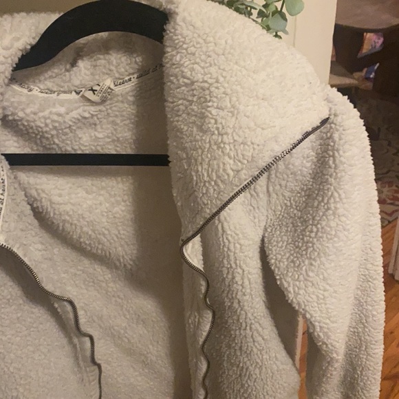 Rosy XS fuzzy coat - Picture 3 of 7